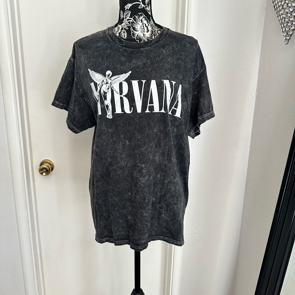 Nirana tee